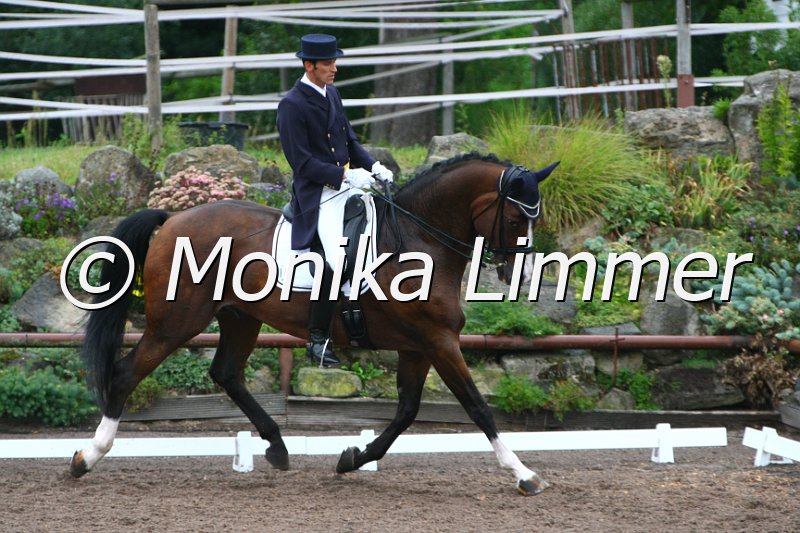 109M1034_Whising Well_Dressur S_St. Georg.JPG